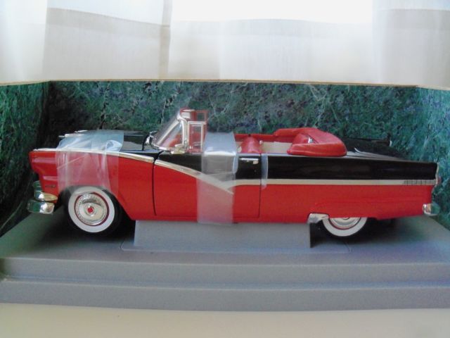 1:18 Ertl Ford Fairlane Sunliner '56 Convertible – Cameron's Model