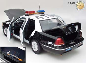 1:18 AUTOart Ford Crown Victoria Interceptor ('99) Los Angeles