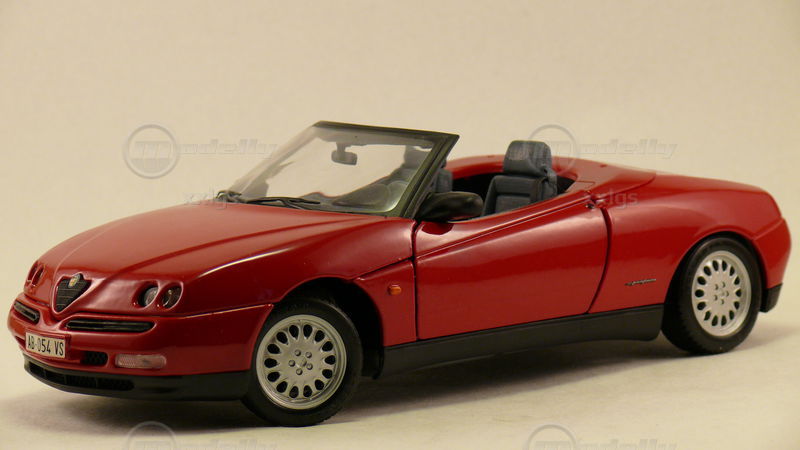 AS-IS 1/18 Maisto Special Edition 1995 Alfa Romeo Spider (Red) Diecast Car  Model