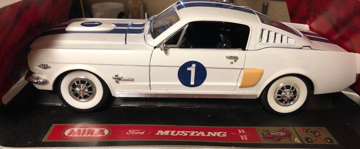 Miniature Ford Mustang 1965 Fastback 1/18 - Mira 9101 - Or Champagne