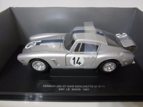 VOITURE DE LEGENDE ferrari 250 GT berlinette 61 1/18 avec boîte EUR 40 VOITURE DE LEGENDE ferrari 250 GT berlinette 61 1/18 avec boîte EUR 40