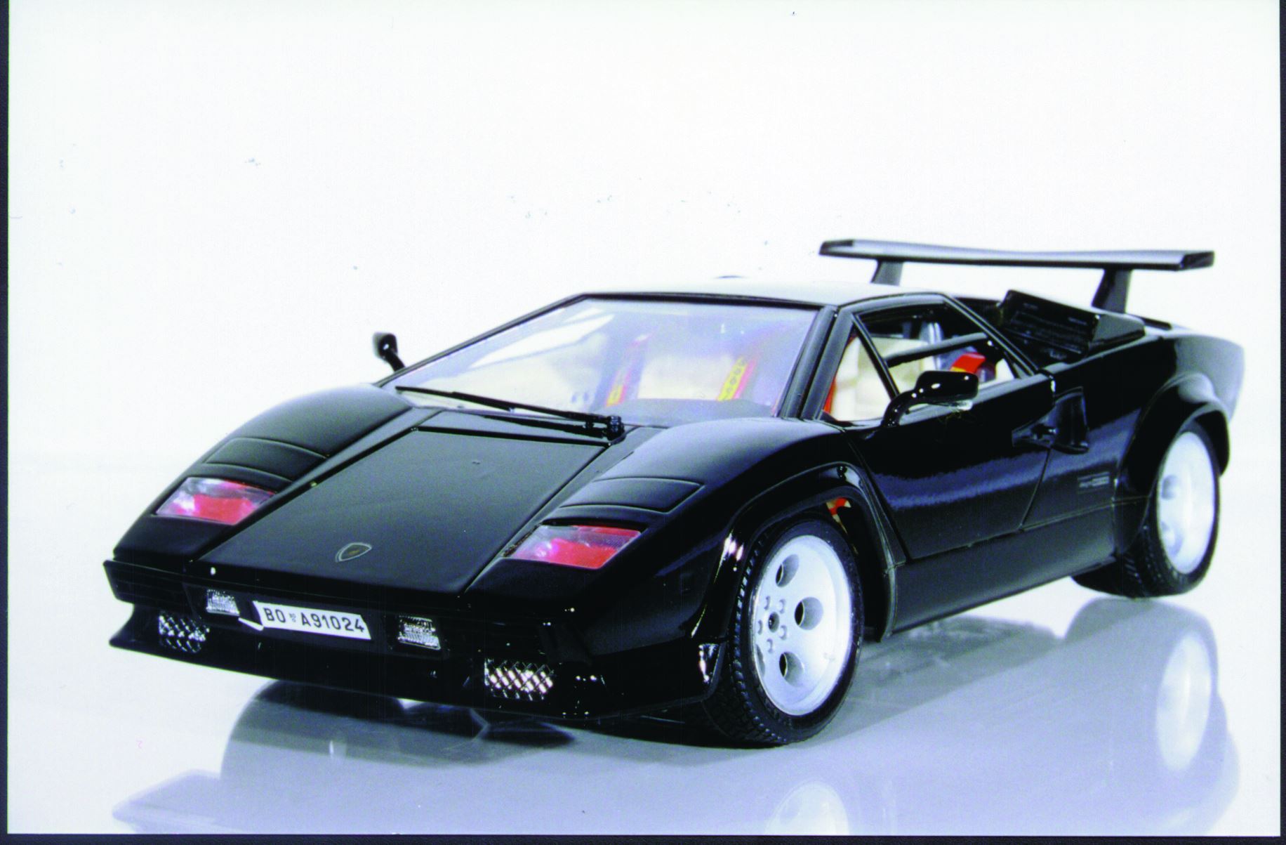 Bburago 1/18 Lamborghini Countach 5000 Quattrovalve 1988