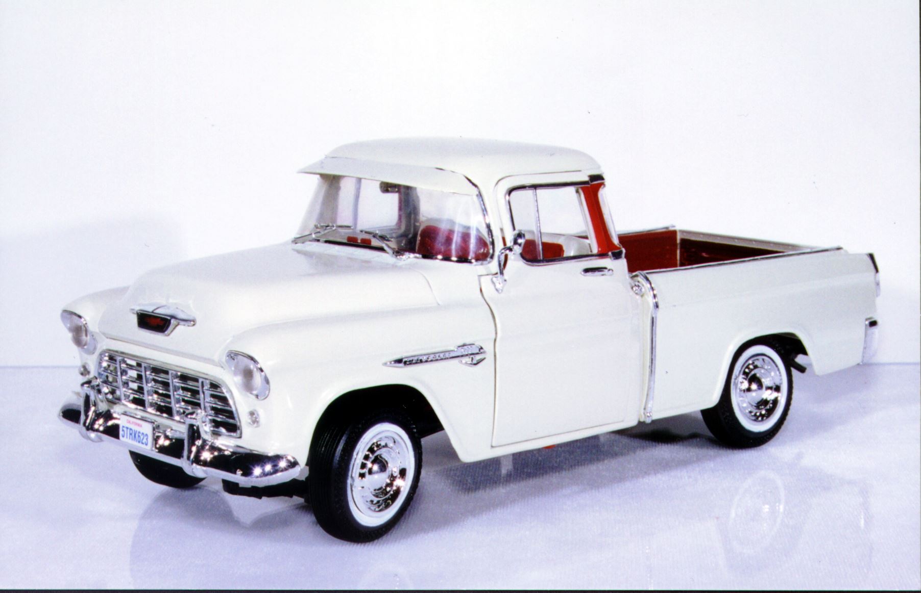 1:18 Ertl Chevy 3100 Cameo Carrier '55