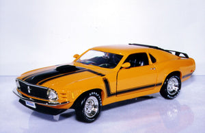 1:18 Ertl Ford Mustang '70 Boss 302 w/ Shaker Hood
