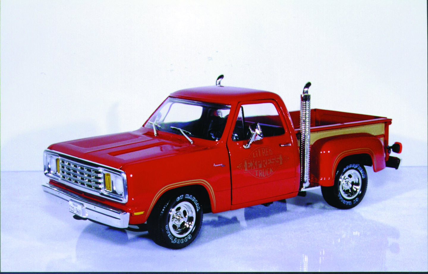 1:18 Ertl Dodge Lil' Red Truck 360 '78