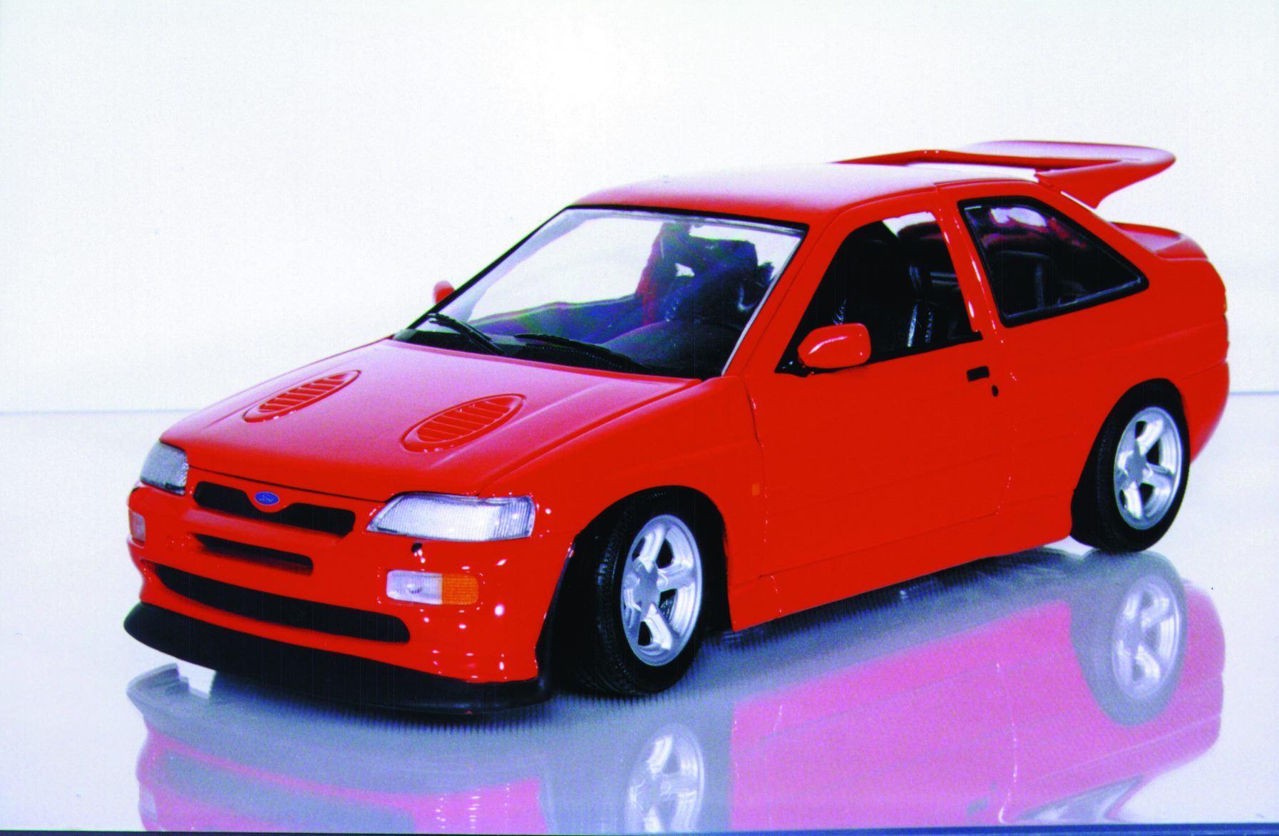 1:18 UT Models Ford Escort RS Cosworth – Cameron's Model Cars