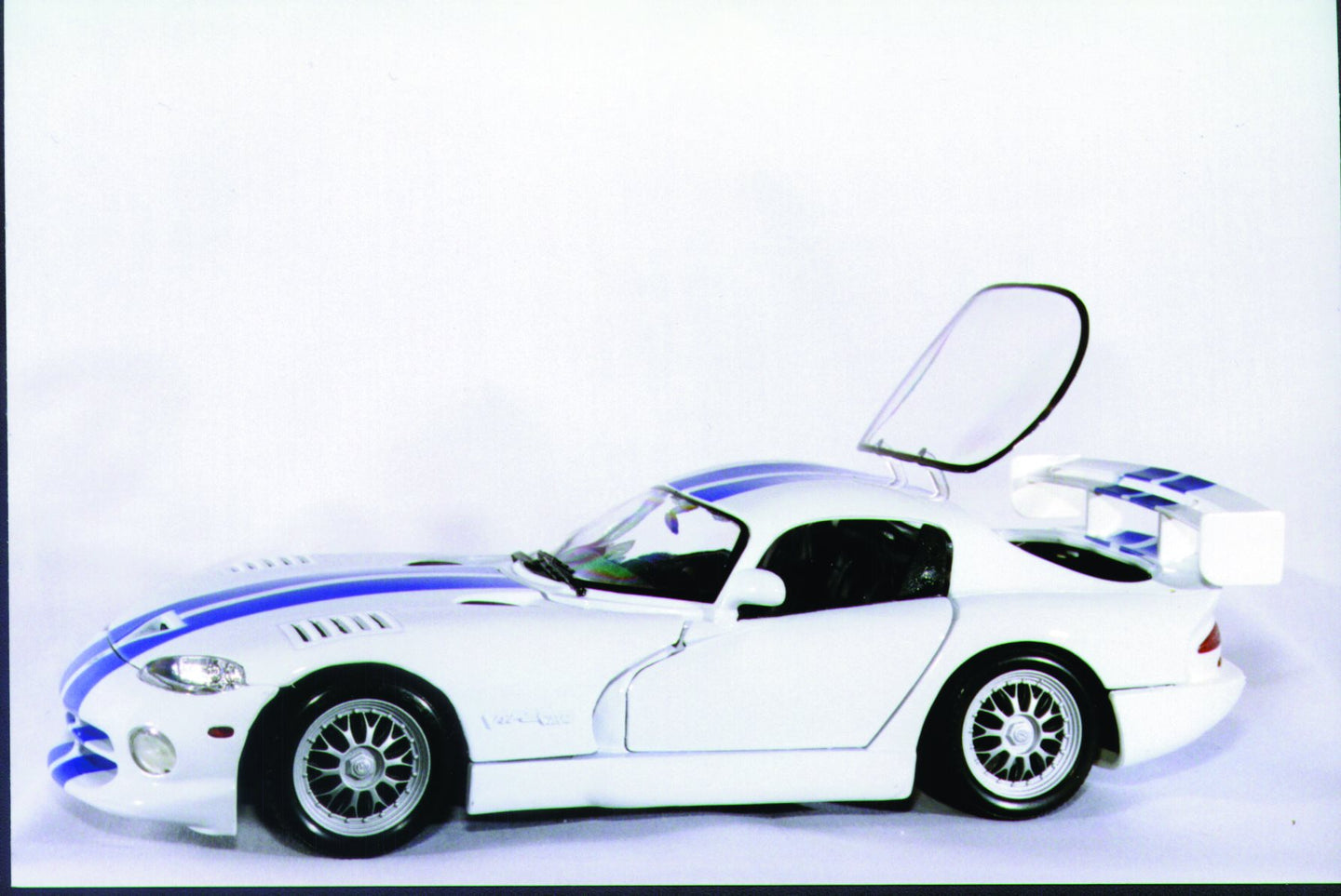 1:18 Maisto Dodge Viper '97 GTS-R – Cameron's Model Cars