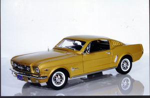 1:18 Mira Ford Mustang '64 1/2 HT Fastback