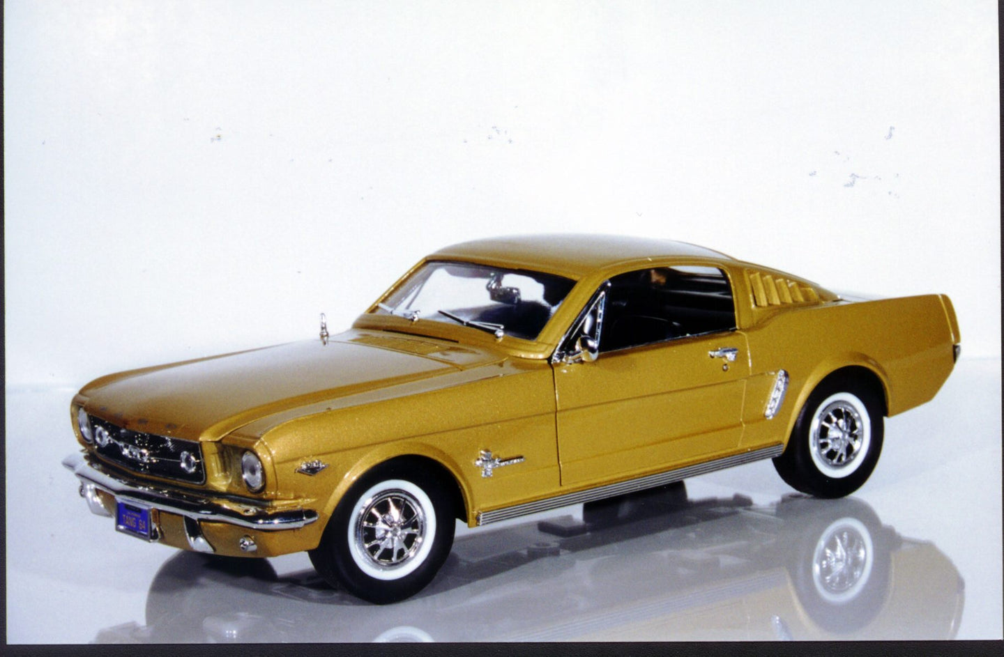 1:18 Mira Ford Mustang '64 1/2 HT Fastback