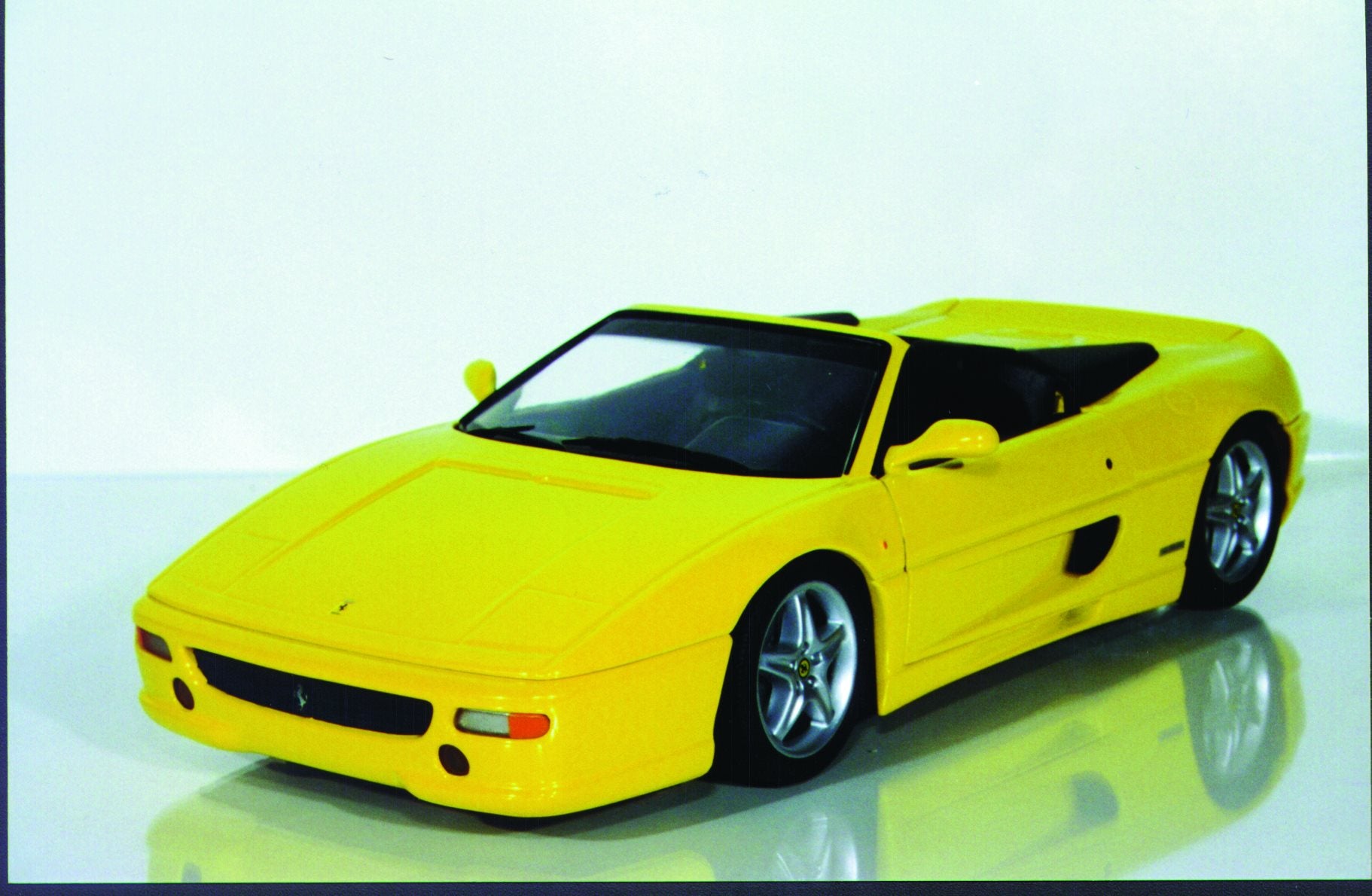 Ferrari F355 spider 1/18 UT Models (Neu (gemäss Beschreibung)) in Ferrari F355 spider 1/18 UT Models (Neu (gemäss Beschreibung)) in