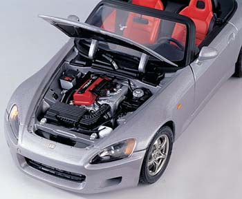 A Boxed 1:18 Maisto Honda S2000 Sportscar, Japanese Version in Metallic Silver A Boxed 1:18 Maisto Honda S2000 Sportscar, Japanese Version in Metallic Silver