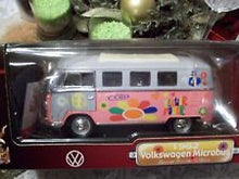 1:18 Yatming VW Microbus '62 'Flower Power'