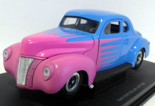 1:18 Eagle's Race Ford '40 Deluxe Hot Rod w/ Scallops