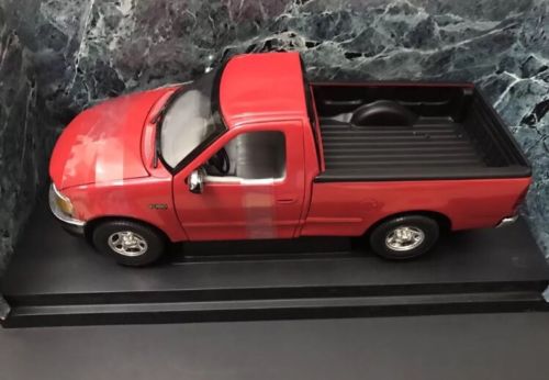 1:18 Ertl Ford F-150 '97 XLT 4.6L Triton V8 – Cameron's