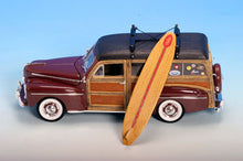1:18 Yatming Ford Woody '48 & 24k Gold Coin